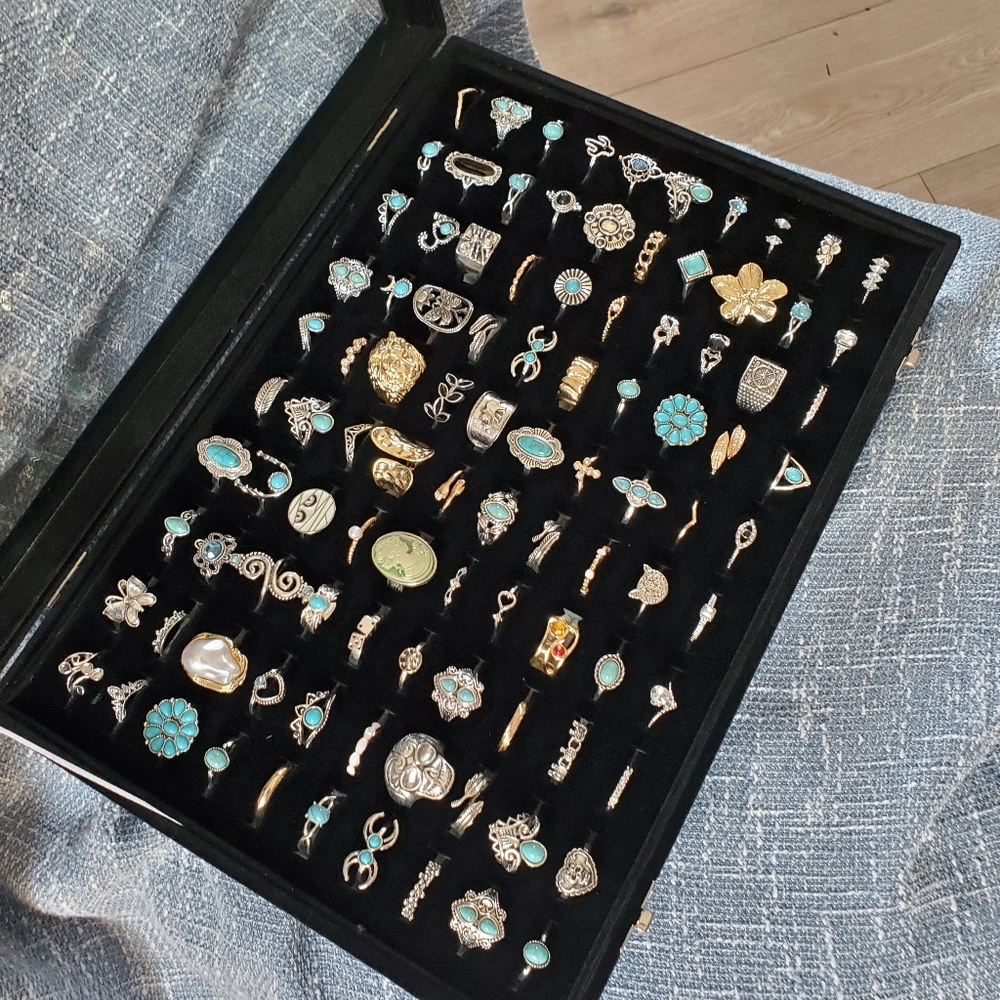 100 pcs Boho Style Ring Set With Case - Picture 9 of 11